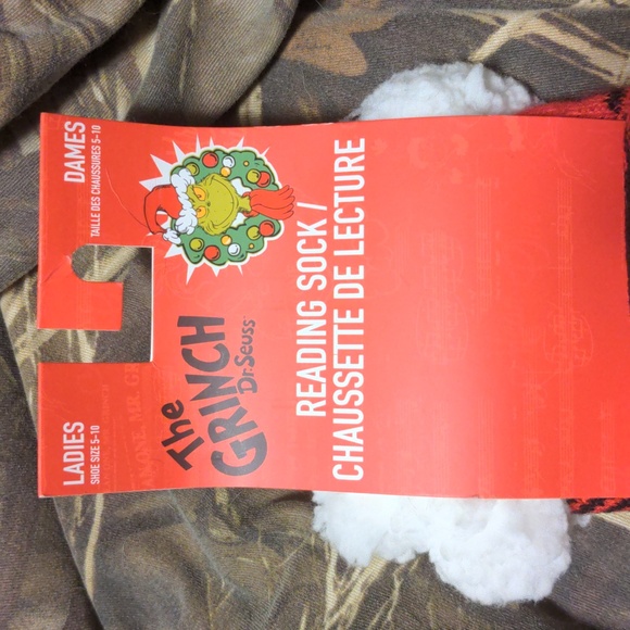 The Grinch Dr. Seuss Reading Socks Slipper Socks Plaid Shoe Size 5-10 - Picture 2 of 15